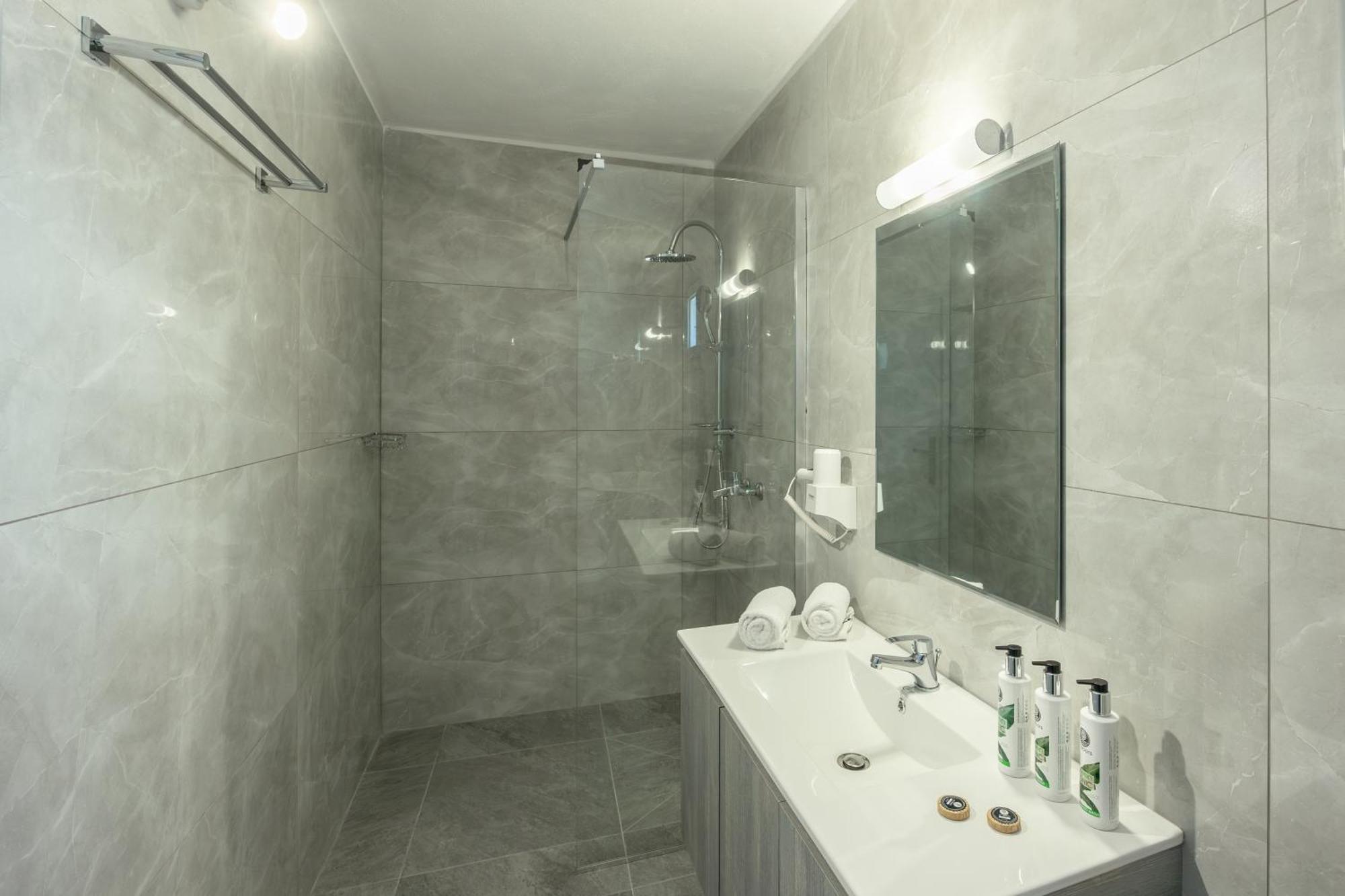 Thermes Luxury Villas And Spa (Adults Only) Megalochori  Exteriér fotografie